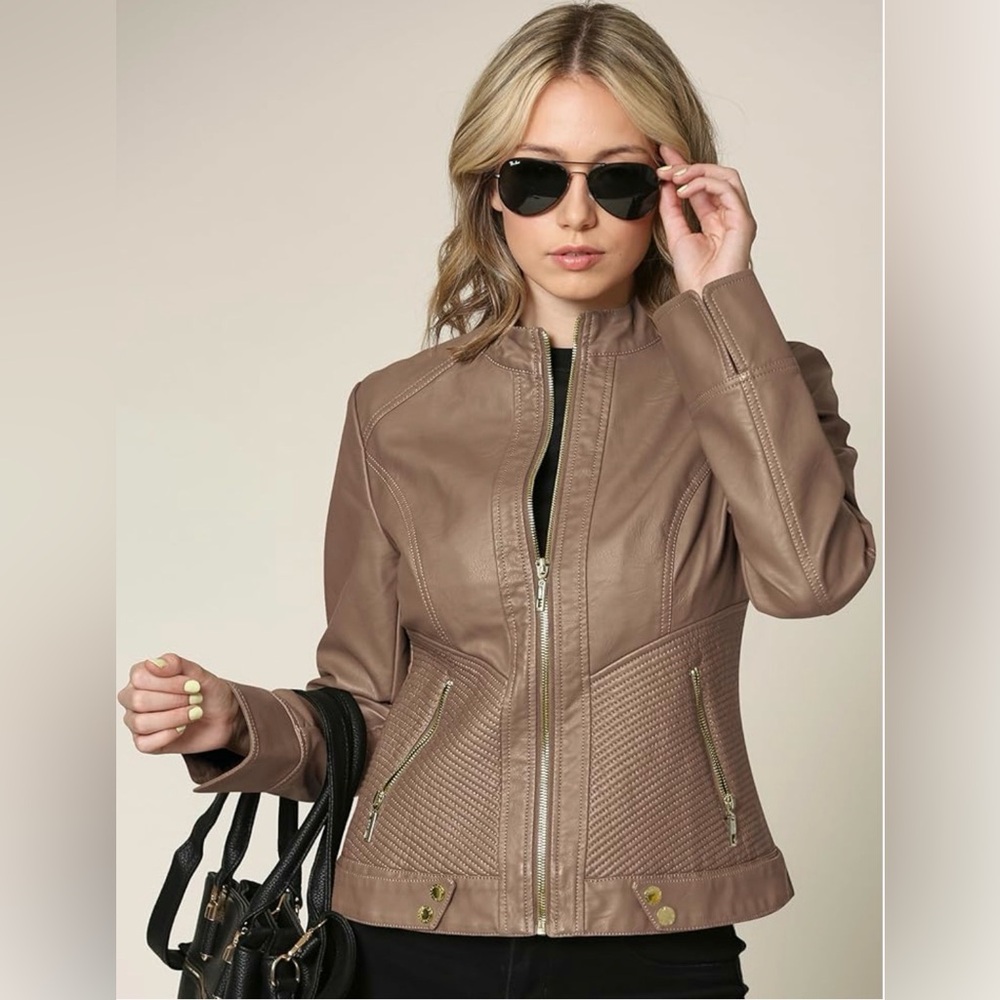 NWT Lock & Love Slim Fit Stylish Vegan Faux Leather Moto Woman’s Jacket. Size XS